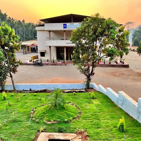 Sooryakamal Mahal Hotel Dharmastala Luaran gambar